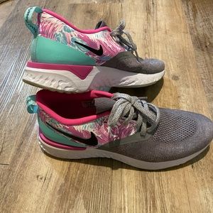 Women’s Nike shoes. Size 11.